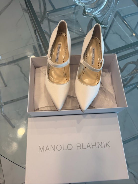 Manolo Blahnik Shoes - Manolo Blahnik Cream Pointed Mary Jane Pumps Camparinew 39.5